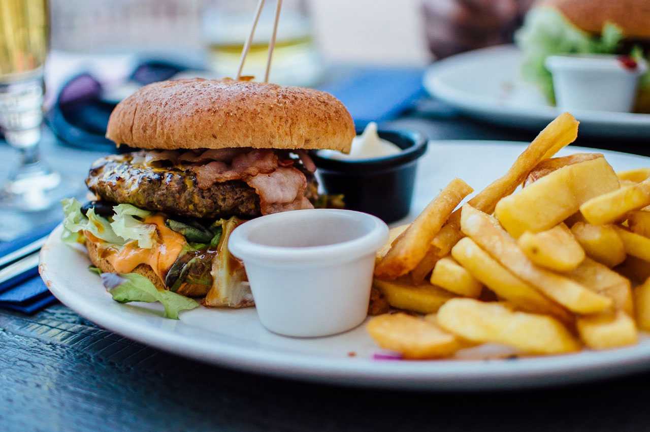 Classic cheeseburger served with crispy golden fries and dipping sauce